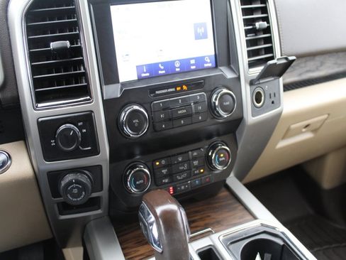 Used 2020 Ford F150 Lariat image 18