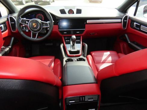 Used 2022 Porsche Cayenne Coupe image 21