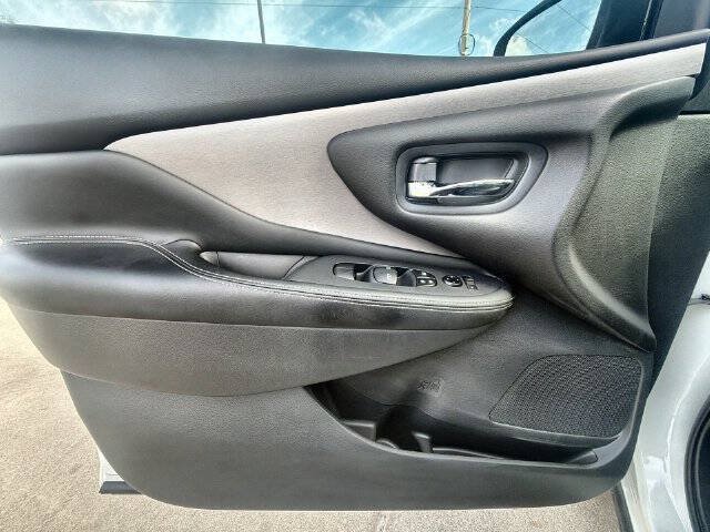 Used 2023 Nissan Murano SV w/ SV Midnight Edition Package FWD image 21