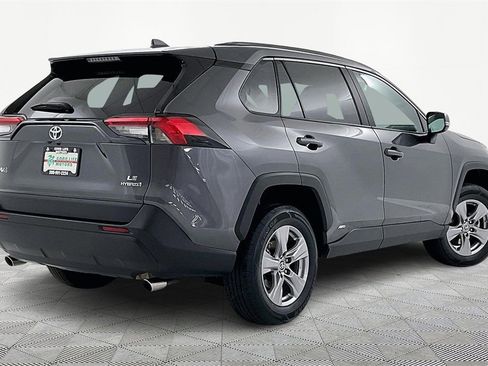 Used 2022 Toyota RAV4 LE image 6