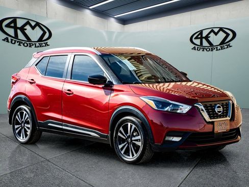 Used 2020 Nissan Kicks SR FWD image 1