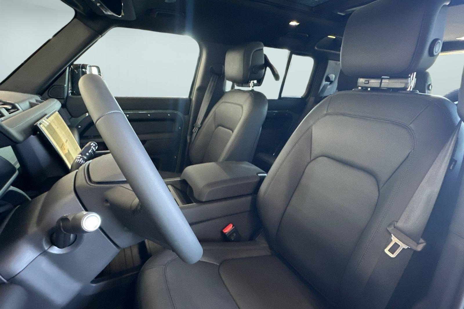 New 2026 Land Rover Defender 110 Trophy Edition AWD/4WD image 5