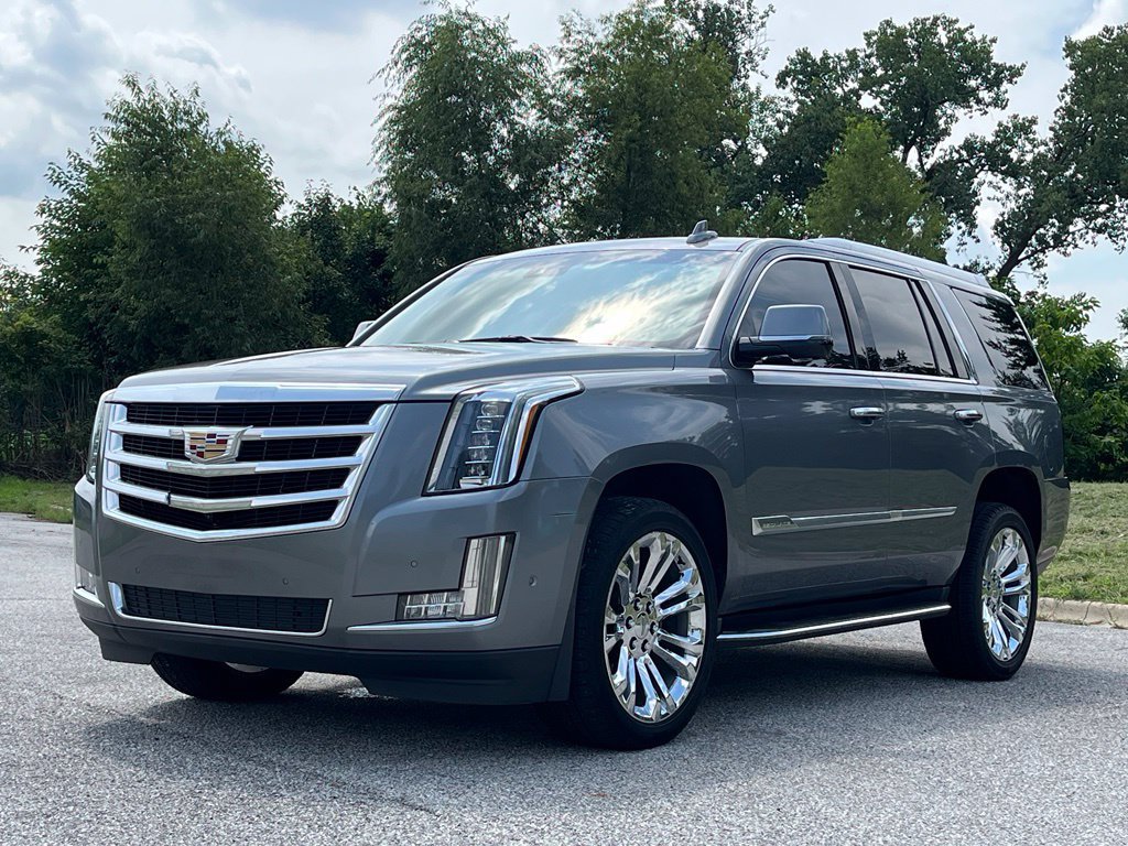 Used 2018 Cadillac Escalade Luxury w/ LPO, Radiant Package AWD/4WD image 3