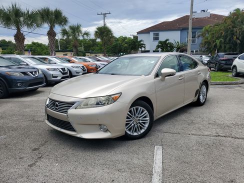 Used 2013 Lexus ES 350 4dr Sdn image 34