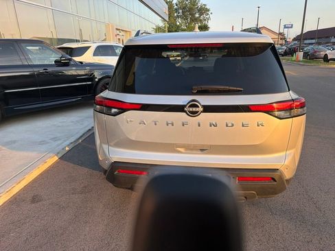 Used 2025 Nissan Pathfinder SV FWD image 5