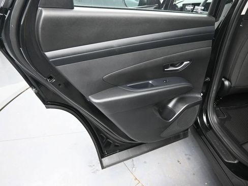 Used 2025 Hyundai Tucson SE image 24