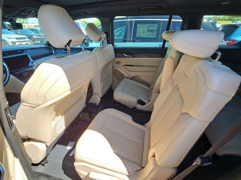 New 2026 Jeep Grand Cherokee L Limited w/ Luxury Tech Group II AWD/4WD image 16