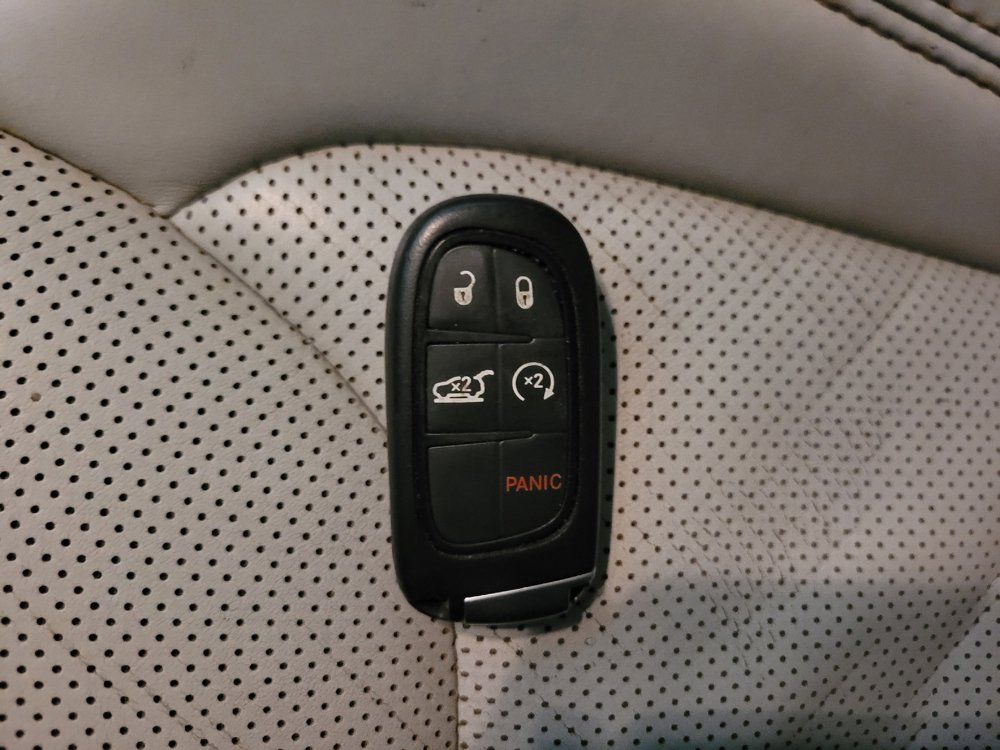 Used 2020 Jeep Cherokee Limited AWD/4WD image 32