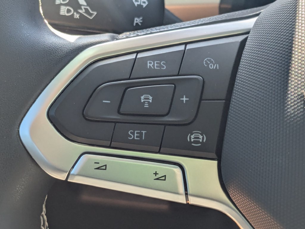 Used 2023 Volkswagen Atlas Cross Sport SE FWD image 13