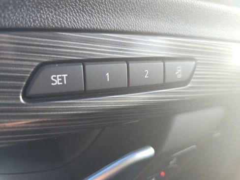 Used 2023 GMC Terrain SLT image 21