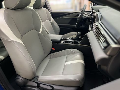 Used 2025 Toyota Camry SE w/ Convenience Package image 25