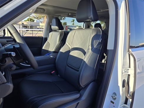 New 2026 INFINITI QX80 Luxe w/ Cargo Package image 11