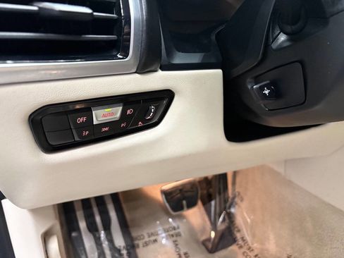 Used 2020 BMW M850i xDrive Coupe w/ M Carbon Exterior Package image 39