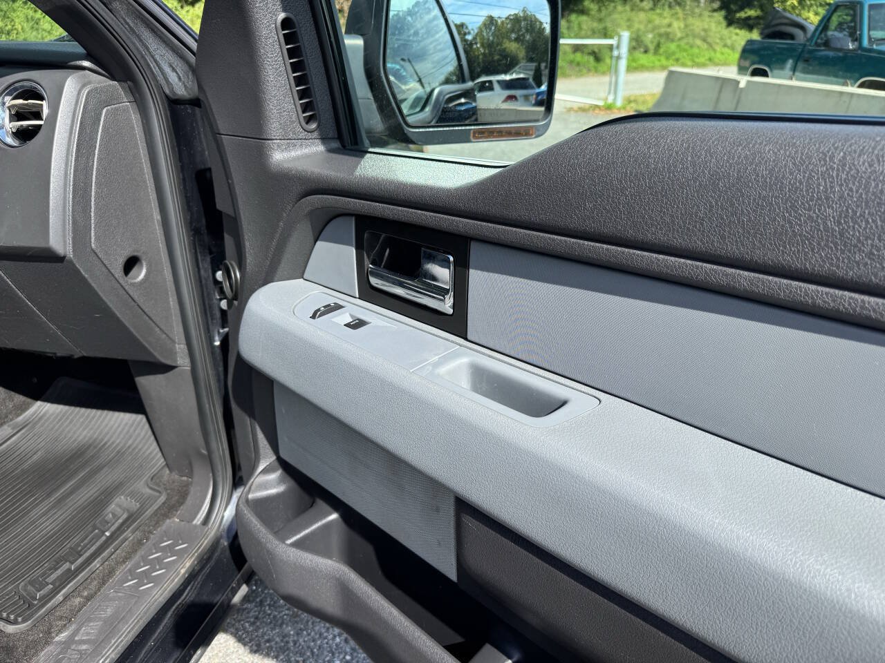 Used 2013 Ford F150 XLT w/ Luxury Equipment Group RWD image 16