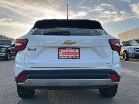Used 2025 Chevrolet Trax LT image 7