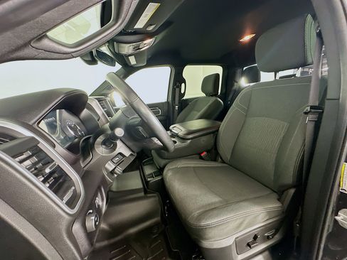 Used 2022 RAM 2500 Big Horn w/ Level C Equiment Group AWD/4WD image 13