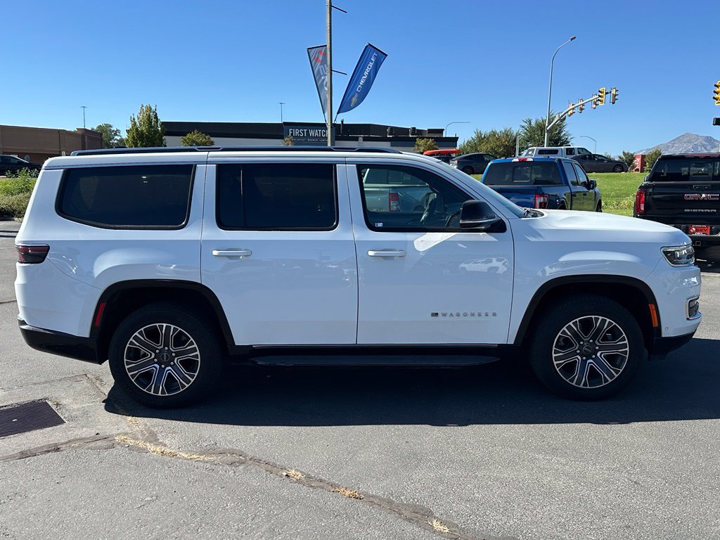 Used 2025 Jeep Wagoneer 4WD image 4