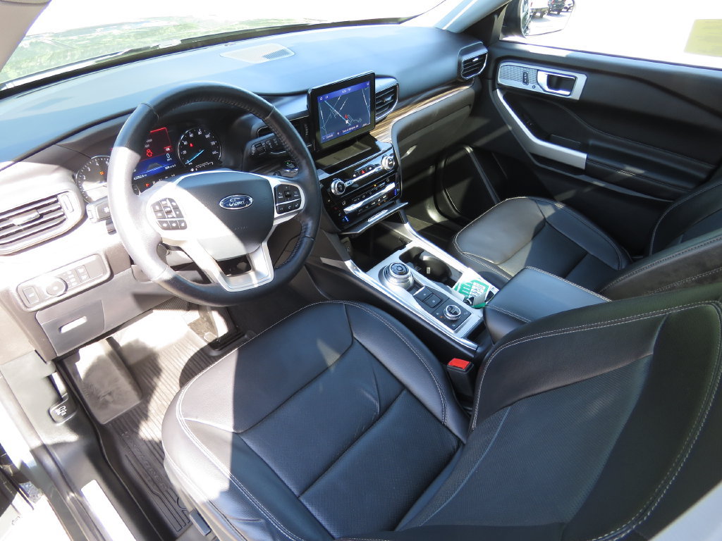 Used 2021 Ford Explorer Limited w/ Equipment Group 301A AWD/4WD image 11
