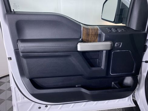 Used 2019 Ford F150 Lariat image 12