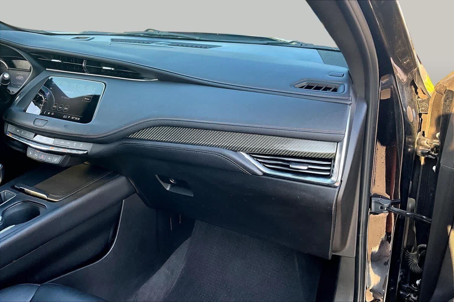 Used 2019 Cadillac XT4 Sport w/ Cold Weather Package FWD image 16