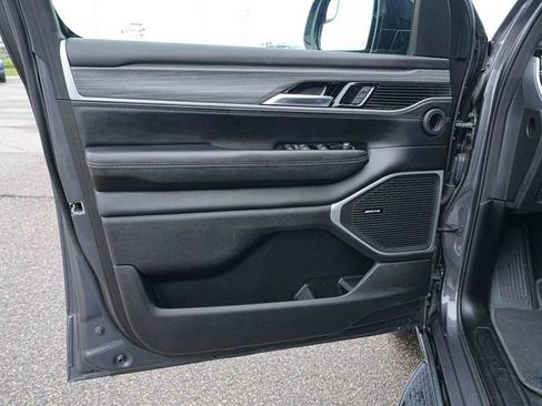 Used 2024 Jeep Wagoneer L Series II w/ Flexible Seating Group AWD/4WD image 27