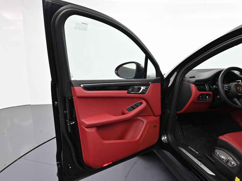 Certified 2026 Porsche Macan S AWD/4WD image 16