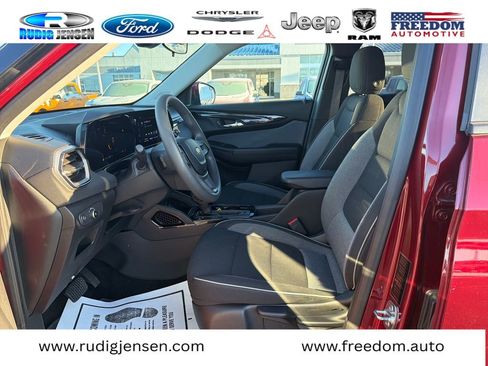 Used 2025 Chevrolet TrailBlazer LT AWD/4WD image 9