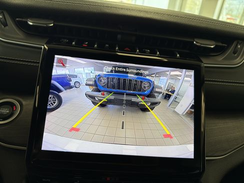 Used 2023 Jeep Grand Cherokee L Limited AWD/4WD image 17