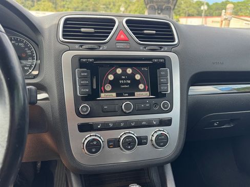 Used 2013 Volkswagen Eos Lux image 8