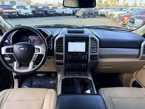 Used 2017 Ford F250 Lariat w/ Lariat Ultimate Package AWD/4WD image 26