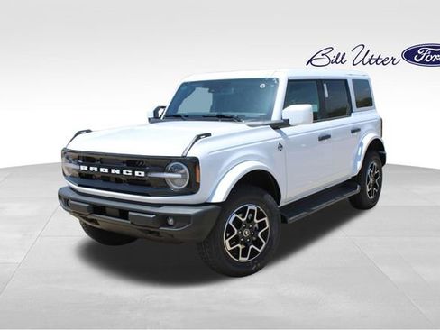 New 2026 Ford Bronco Outer Banks AWD/4WD image 1