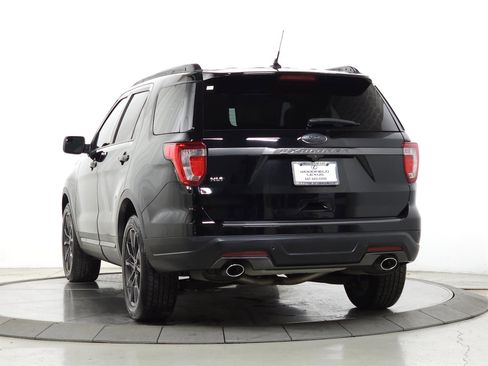 Used 2018 Ford Explorer XLT w/ Equipment Group 202A image 5