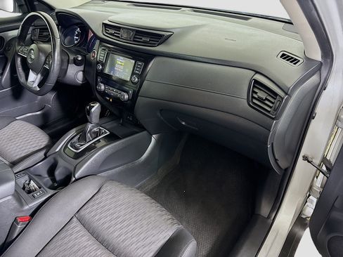 Used 2018 Nissan Rogue SV image 30