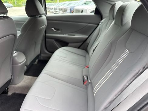 Used 2023 Hyundai Elantra SEL w/ Convenience Package FWD image 22