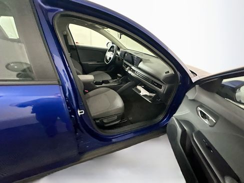 Used 2025 Kia K4 LXS image 29