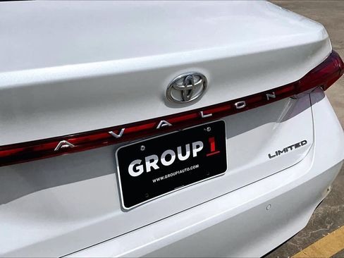 Used 2019 Toyota Avalon Limited FWD image 30