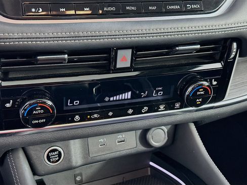 Certified 2023 Nissan Rogue Platinum AWD/4WD image 16