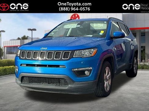 Used 2019 Jeep Compass Latitude w/ Popular Equipment Group FWD image 1