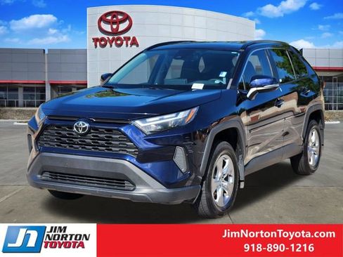 Used 2022 Toyota RAV4 XLE AWD/4WD image 3