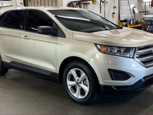 Used 2017 Ford Edge SE image 3