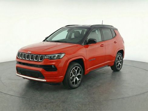 Used 2025 Jeep Compass Limited AWD/4WD image 3