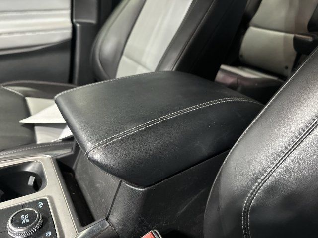 Used 2023 Ford Explorer XLT w/ Equipment Group 202A AWD/4WD image 28