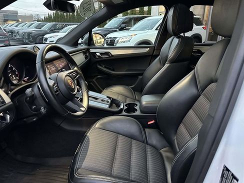 Used 2023 Porsche Macan Turbo image 16