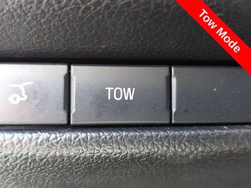 Used 2018 Ford Explorer XLT w/ Equipment Group 202A FWD image 13