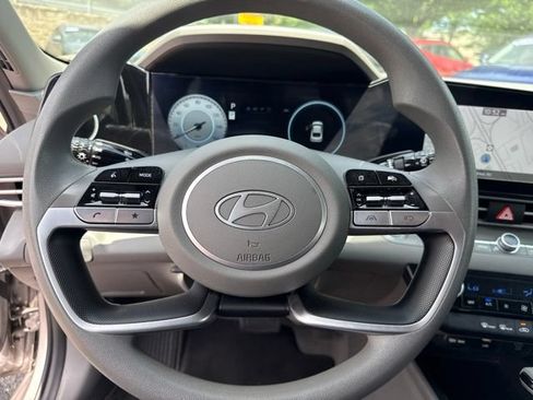 Used 2024 Hyundai Elantra SEL FWD image 7