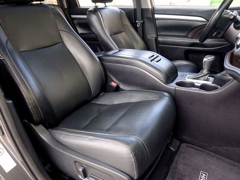 Used 2018 Toyota Highlander XLE image 8