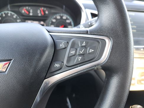 Used 2018 Chevrolet Equinox LS FWD image 32