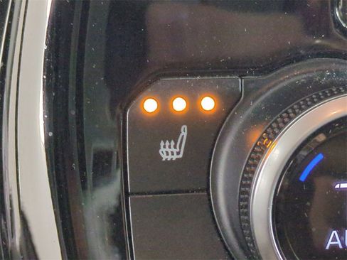 Used 2022 Toyota Highlander XLE image 28