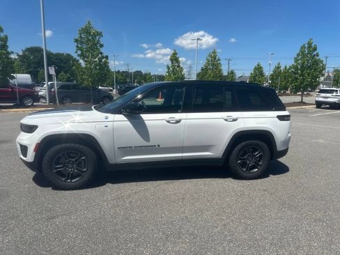 New 2024 Jeep Grand Cherokee Trailhawk w/ Advanced Protech Group II AWD/4WD image 18