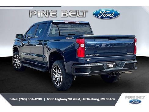 Used 2020 Chevrolet Silverado 1500 Custom Trail Boss w/ Custom Convenience Package AWD/4WD image 2